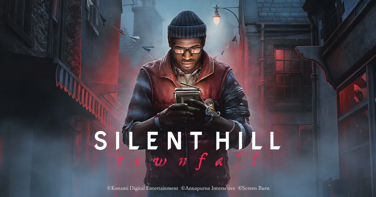 Arte oficial de Silent Hill: Townfall com um homem de gorro e colete vermelho olhando para um aparelho portátil em uma rua enevoada.